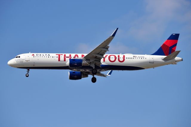 Airbus A321 (N391DN) - 23-L 09-25-20