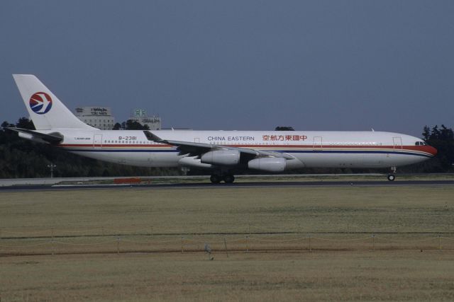 Airbus A340-300 (B-2381) - Departure at Narita Intl Airport Rwy16R on 1999/04/01
