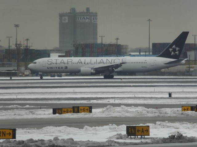 BOEING 767-300 (N653UA)