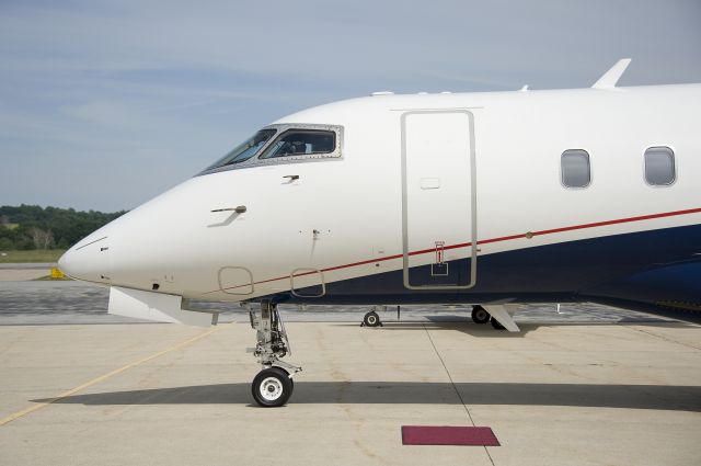 Bombardier Challenger 300 (N537FX)