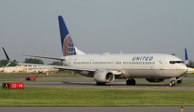 Boeing 737-900 (N64844) - HD United 737-900 at BUF!