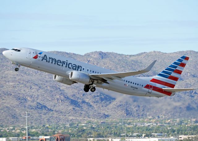 Boeing 737-800 (N968NN)