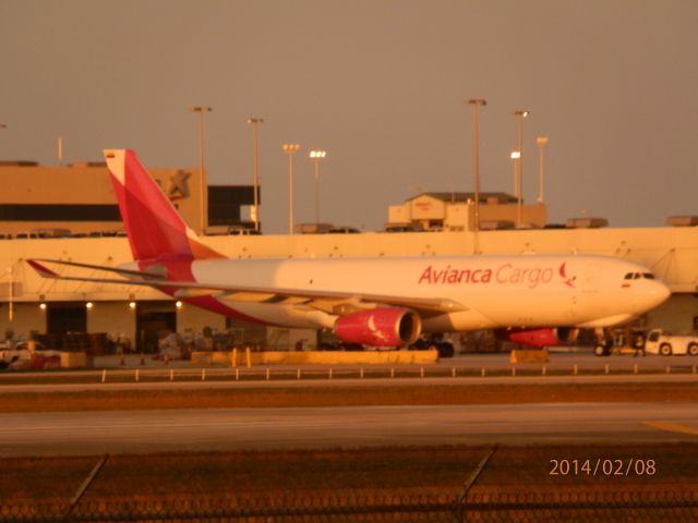 Airbus A330-200 (N334QT)