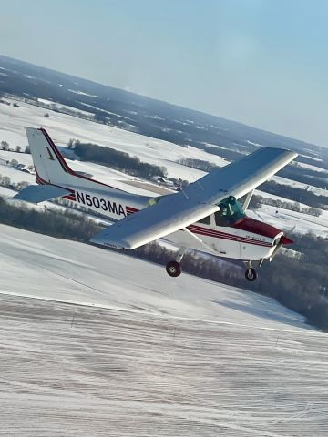 Cessna Skyhawk (N503MA) - Playing in the snow!