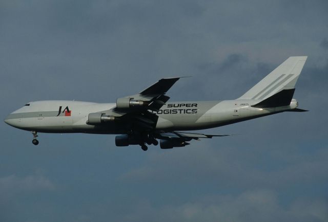 Boeing 747-200 (JA8171) - Final Approach to Narita Intl Airport Rwy34L on 1996/11/04