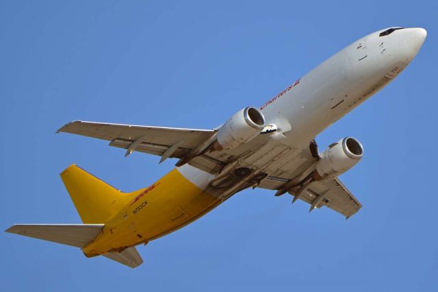 BOEING 737-400 (N733CK) - Kilitta Charters II Boeing 737-436 N733CK at Phoenix Sky Harbor on September 4, 2018.