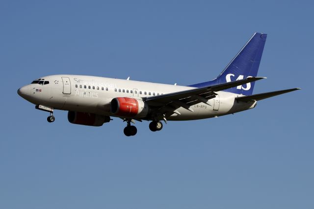 BOEING 737-600 (LN-RPU)