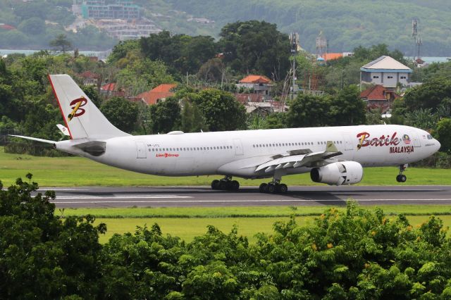 Airbus A330-300 (9M-LFC)