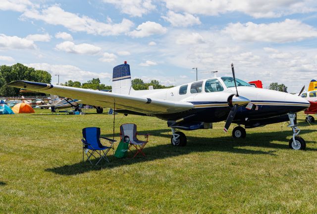 Beechcraft Twin Bonanza (N811AC)