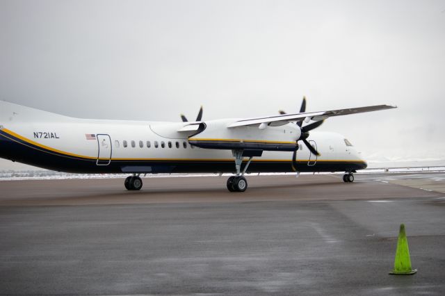 de Havilland Dash 8-400 (N721AL) - Taxing out