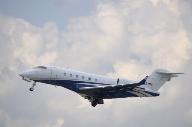 Bombardier Challenger 300 (N531FX)