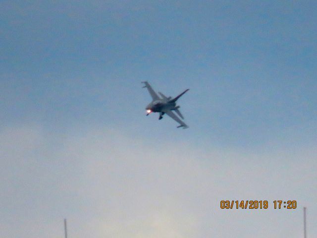 Lockheed F-16 Fighting Falcon (89-2138)