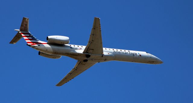 Embraer ERJ-145 (N645AE) - Shortly after departure is this 2000 American Airlines Eagle Embraer 145LR in the Spring of 2021.