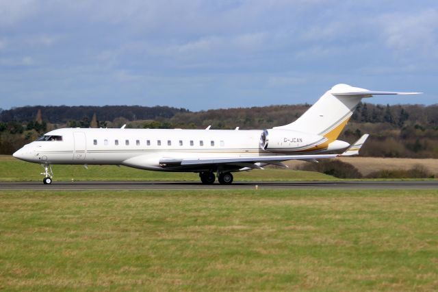 Bombardier Global Express (G-JCAN) - Voloxis Global 6500 departing rwy 25 on 15-Mar-24 heading for EGCC at VXS9.