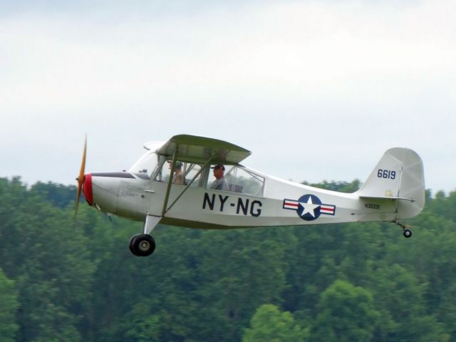 CHAMPION Tri-Traveler (N3033E)