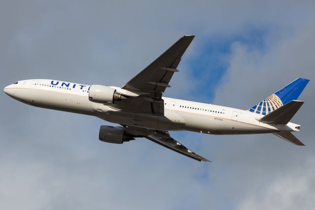 Boeing 777-200 (N772UA)