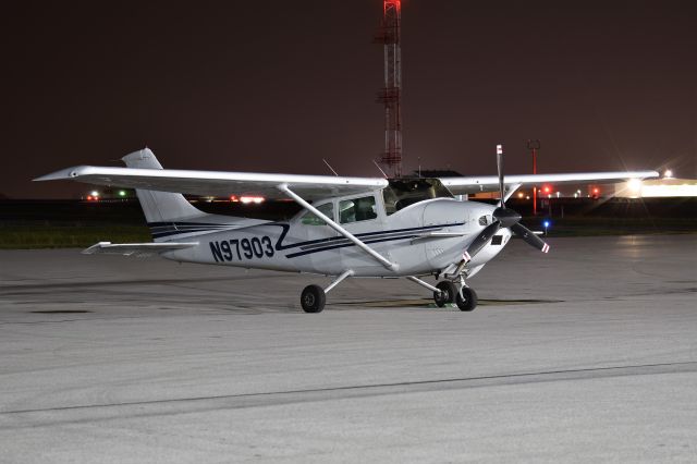 Cessna Skylane (N97903)