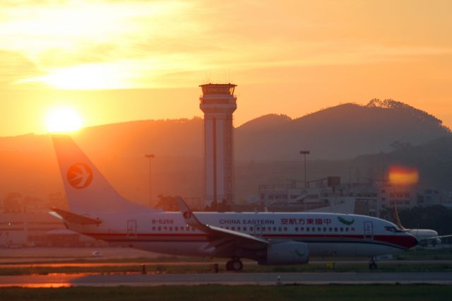 Boeing 737-800 (B-5256)