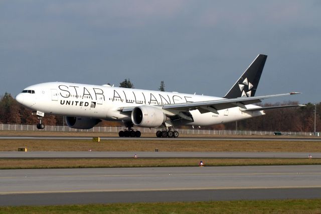 Boeing 777-200 (N76021) - N76021 2017-11-22 EDDF / FRA