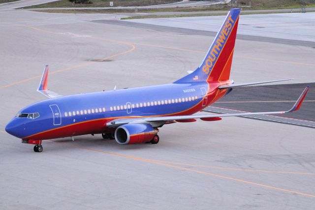 Boeing 737-700 (N409WN) - Pushback from Gate B3 before depature to ISP. Catching the last light of the evening.