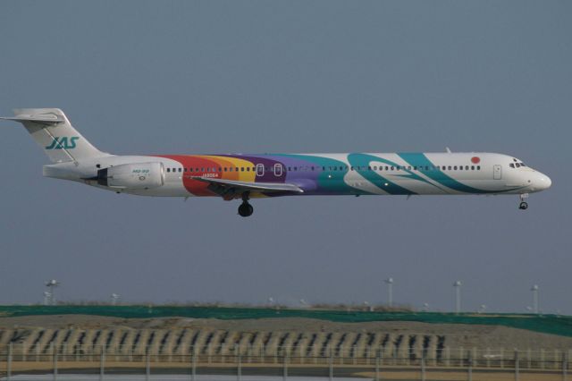 McDonnell Douglas MD-90 (JA8064) - Short Final at Tokyo-Haneda Intl Airport Rwy22 on 1997/02/22 " No1 Kurosawa c/s "