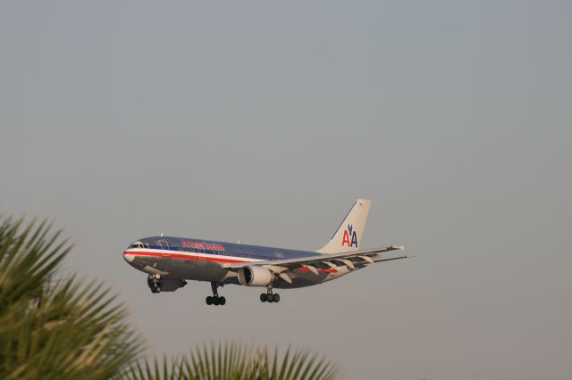 Airbus A300F4-600 (N80084) - One of the last landing in MIA A300-600