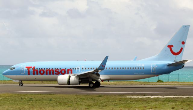Boeing 737-800 (C-FLZR)
