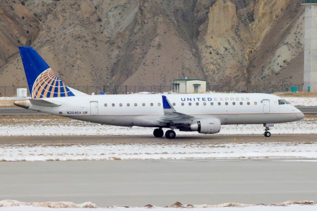 Embraer 175 (N204SY) - Skywest 5482 taxiing to gate 3 from Los Angeles, CA. 6 Feb 2021.