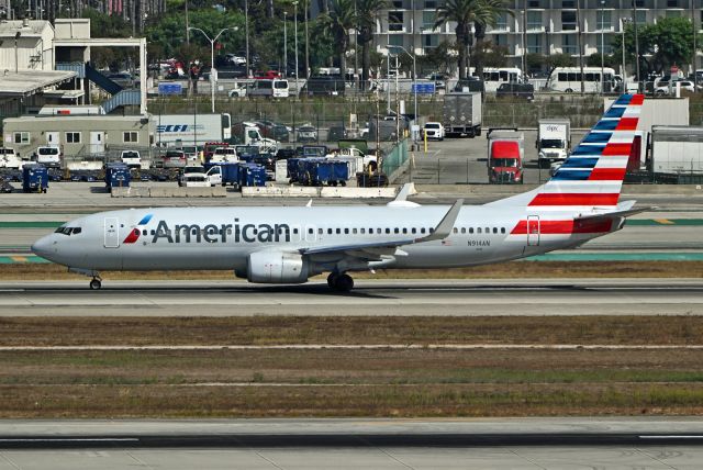 Boeing 737-800 (N914AN)
