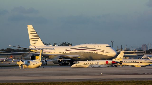 BOEING 747-8 (A7-HBJ) - An interesting sight at Fort Lauderdale International!