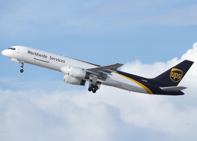Boeing 757-200 (N458UP)