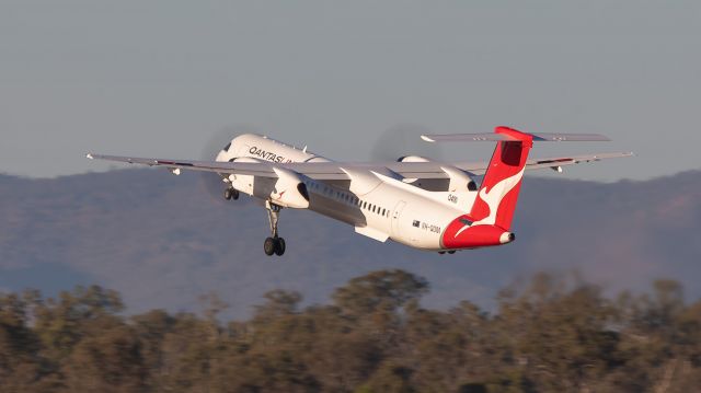 de Havilland Dash 8-400 (VH-QOM)