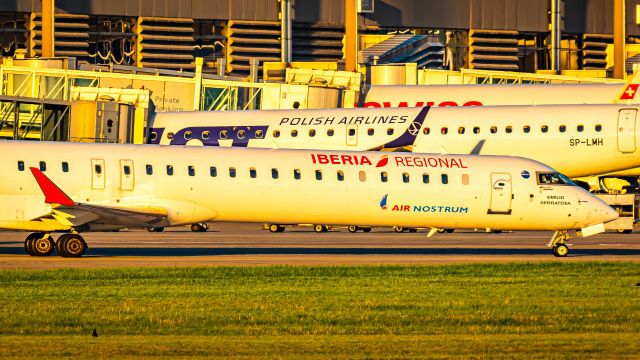 Bombardier CRJ-1000 (EC-MLC)