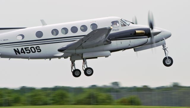 Beechcraft Super King Air 200 (N450S) - Takeoff Cape May County NJ