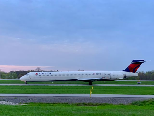 McDonnell Douglas MD-90 (N918DH) - (5/9/2019) N918DH taxies down Alpha for runway 04 for it's early morning hop to ATL