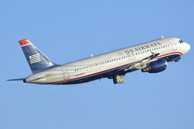 Airbus A320 (N105UW)