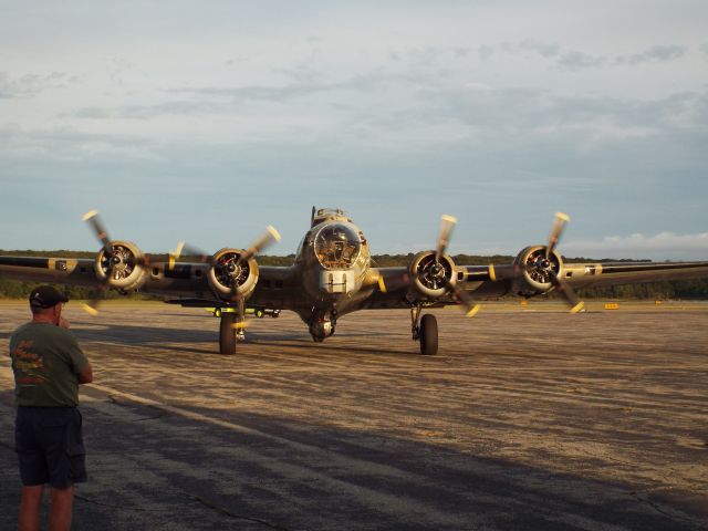 Boeing B-17 Flying Fortress (N93012) - Boeing B-17 Flying Fortress (N93012) "Nine O Nine"