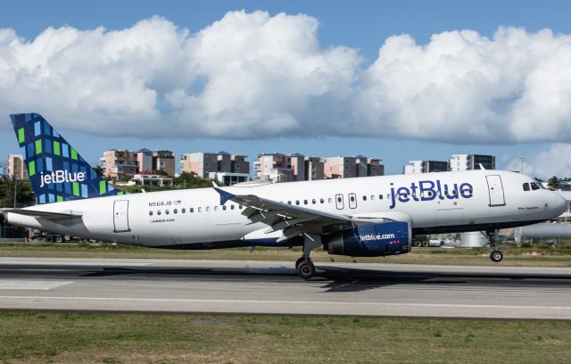 Airbus A320 (N568JB)