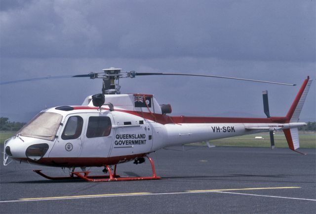 SCHLEICHER ASH-30Mi (VH-SGK) - AEROSPATIALE AS-350BA ECUREUIL - REG VH-SGK (CN 1494) - BRISBANE (EAGLE FARM) QUEENSLAND AUSTRALIA -YBBN (2/12/1984)