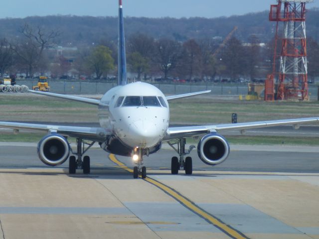 Embraer 170/175 (N105HQ)