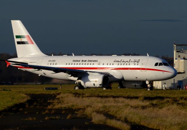 Airbus A319 (A6-ESH) - 29/12/2013br /Departure for EGLF