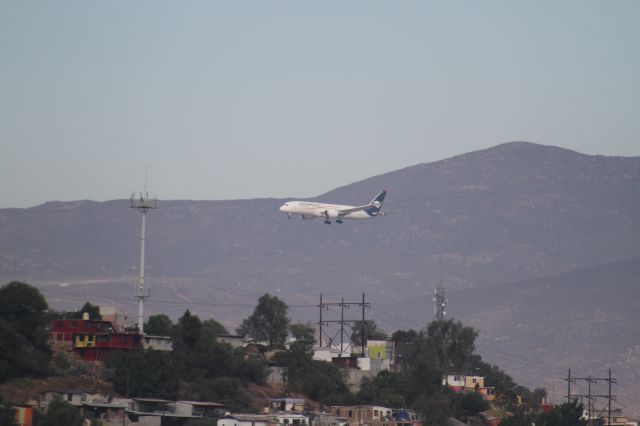 Boeing 787-8 (N966AM) - FINAL APPROACH 27 MMTJ