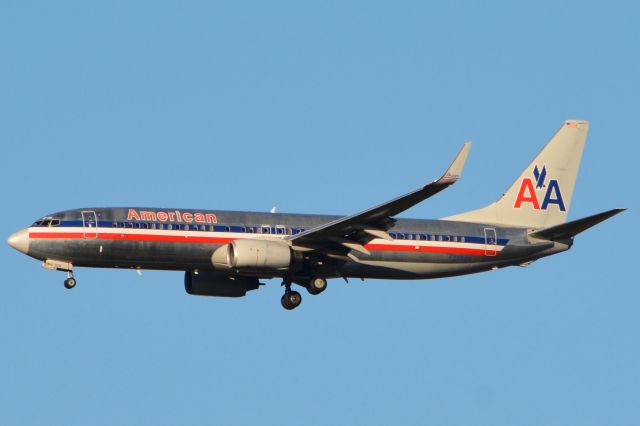 Boeing 737-800 (N949AN)