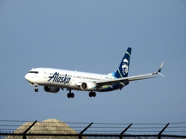 Boeing 737-900 (N495AS)