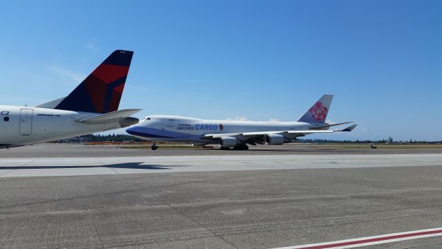 Boeing 747-200 (B-16712)