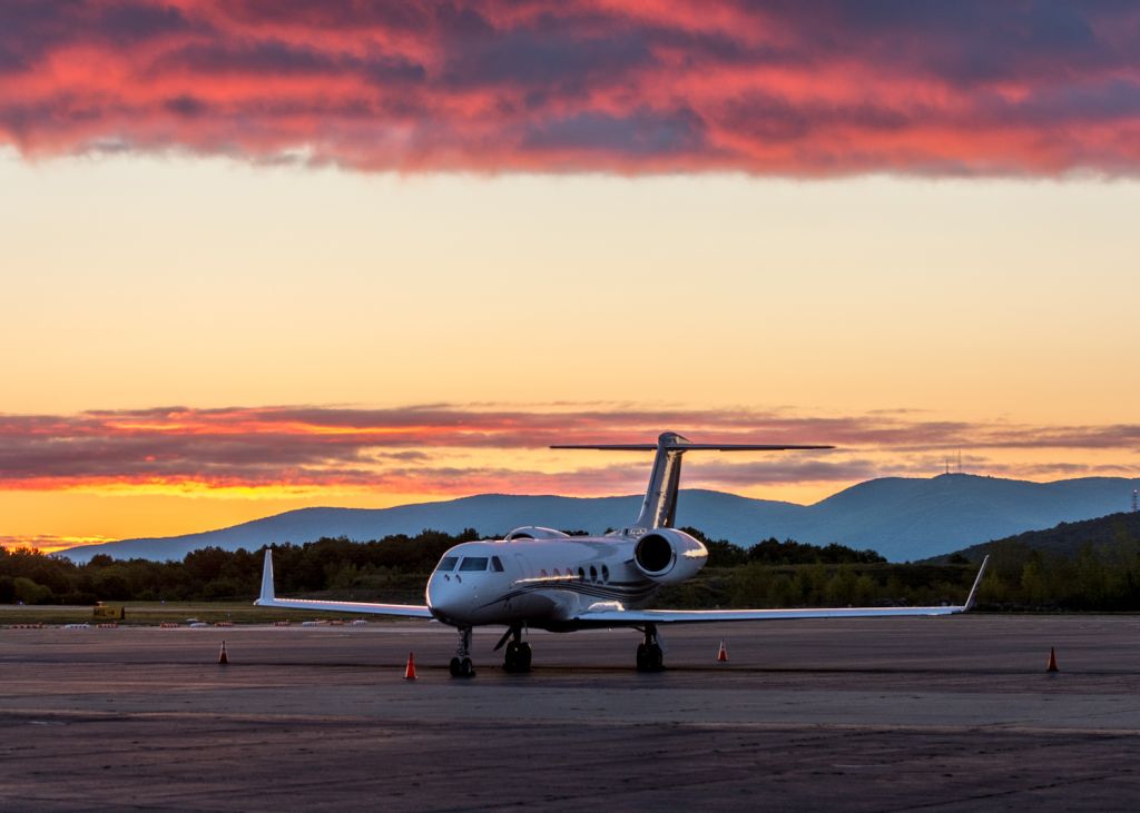 Gulfstream Aerospace Gulfstream IV — - Sunrise over the Hudson valley. 