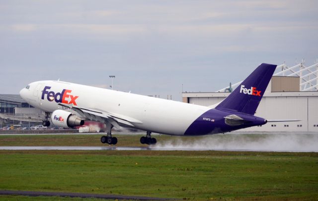 N741FD — - Taking off on a wet ryw 25.