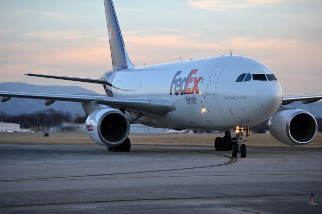 Airbus A310 (N430FE) - FedEx A310 taxi after landing at McGhee Tyson in  Alcoa, TN