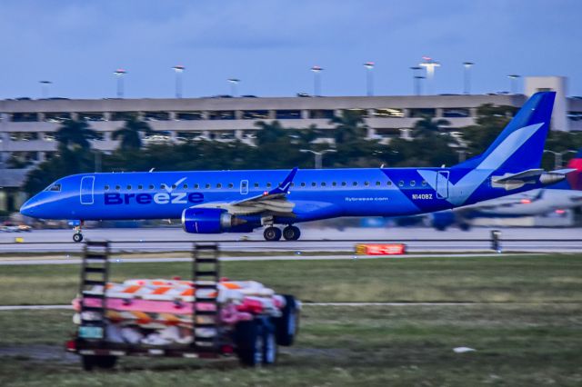 EMBRAER 195 (N140BZ)