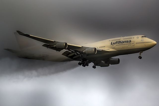 Boeing 747-400 (D-ABVT)
